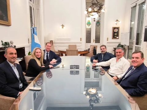 El PRO dio un paso clave hacia la alianza con LLA, pero aún debe resolver las tensiones con los intendentes