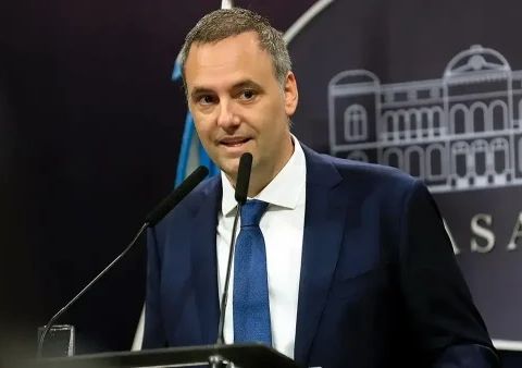El Gobierno anunció que eliminará el Día de los Empleados Públicos del calendario de feriados en el Estado